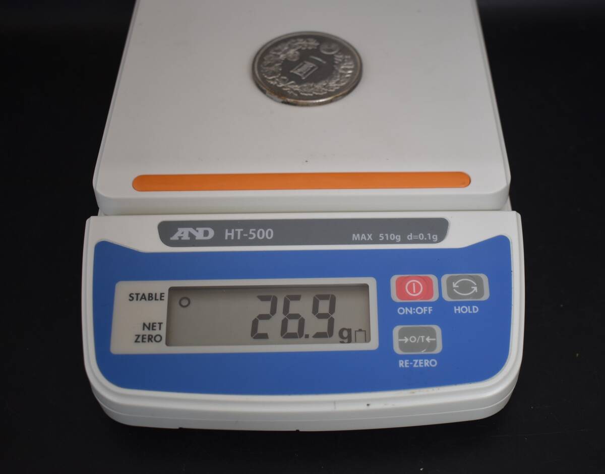 W8-20 【現状品】 新1円銀貨 丸銀打 大型 丸銀左打 明治17年 新一圓