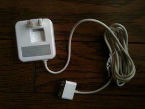 iPod（旧モデル）専用ACアダプタ　送料込み２００円から！_1