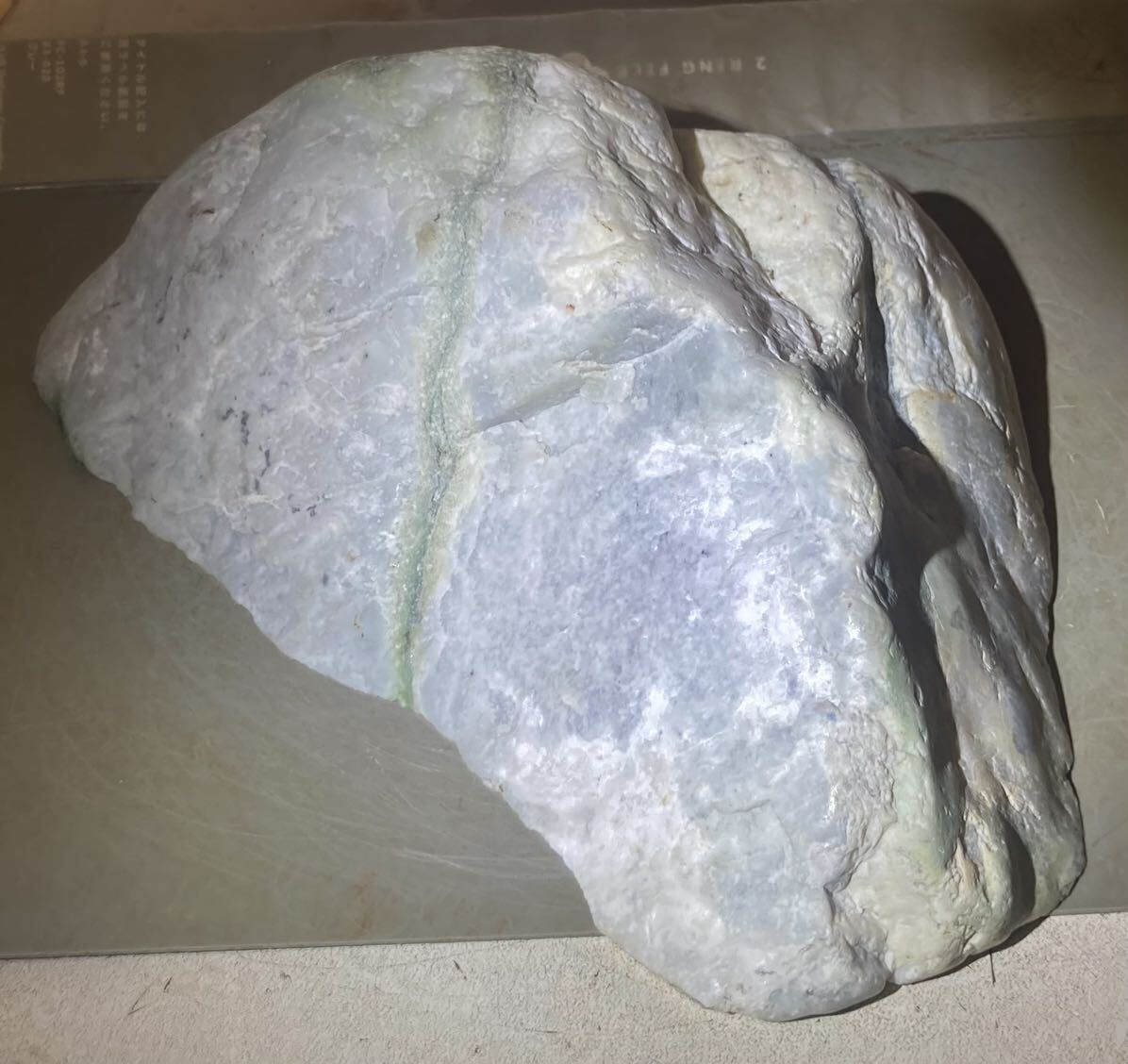 新潟県糸魚川市姫川産超巨石天然糸魚川翡翠原石2.60kg1面カット磨き