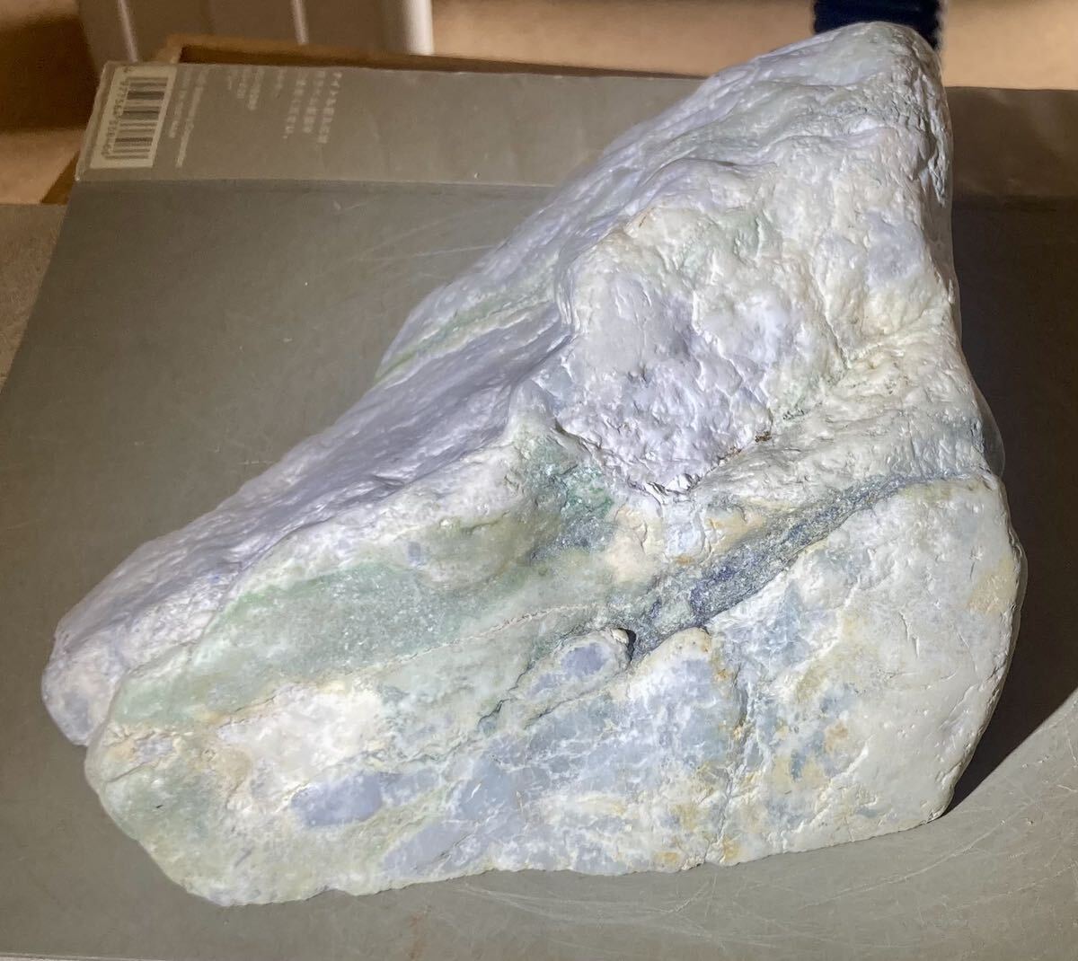 新潟県糸魚川市姫川産超巨石天然糸魚川翡翠原石2.60kg1面カット磨き