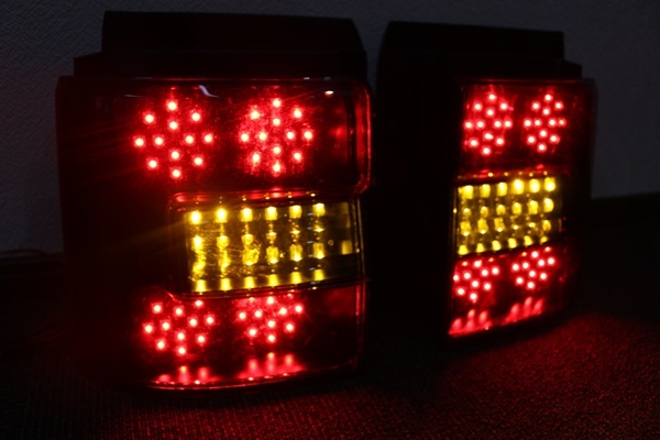 デリカ インナーブラック D5 20時～4H限定700円OFF ヴァレンティ、大幅改良版「デリカD:5」のリアを造形美と立体感で デリカD：5用大好評発売中！キーレス操作でモーション点灯 デリカ　D5　迫力のリング点灯　ＬＥＤテール　インナーブラック