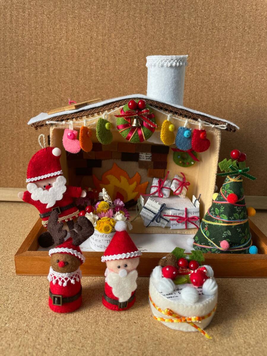フェルトハンドメイド☆サンタのおうち☆クリスマス☆クリスマスツリー☆えんとつからサンタ☆サンタとトナカイ☆クリスマスケーキ_1