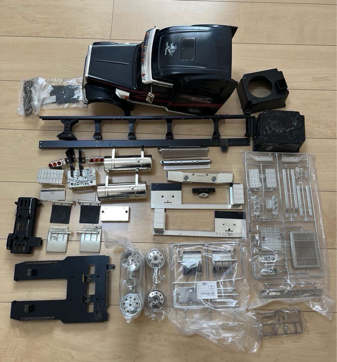 タミヤ 1/14 トレーラーヘッド ナイトハウラー外装品 シャーシ +未使用