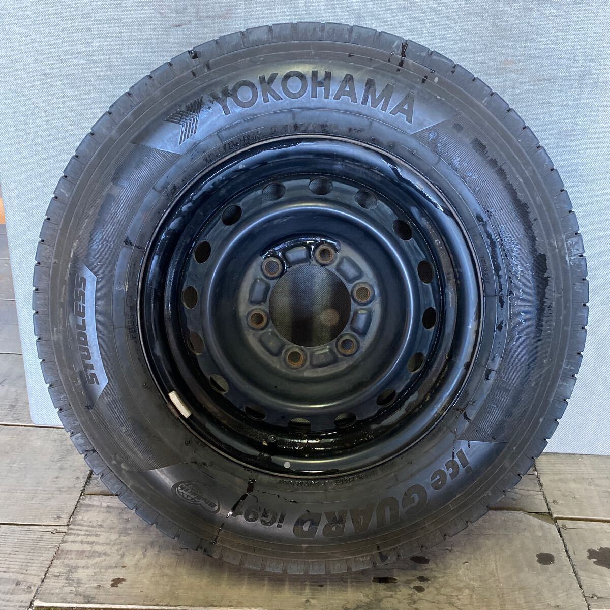 トヨタ バリ山 ハイエース ダンロップ スタッドレスタイヤ スタッドレスタイヤアルミホイールセット バリ山 スタッドレス ホイールセット トヨタ ハイエース YOKOHAMA 195/80 R15 107/105L LT 年式2019 残り約7mm 7.5分山〜8分山