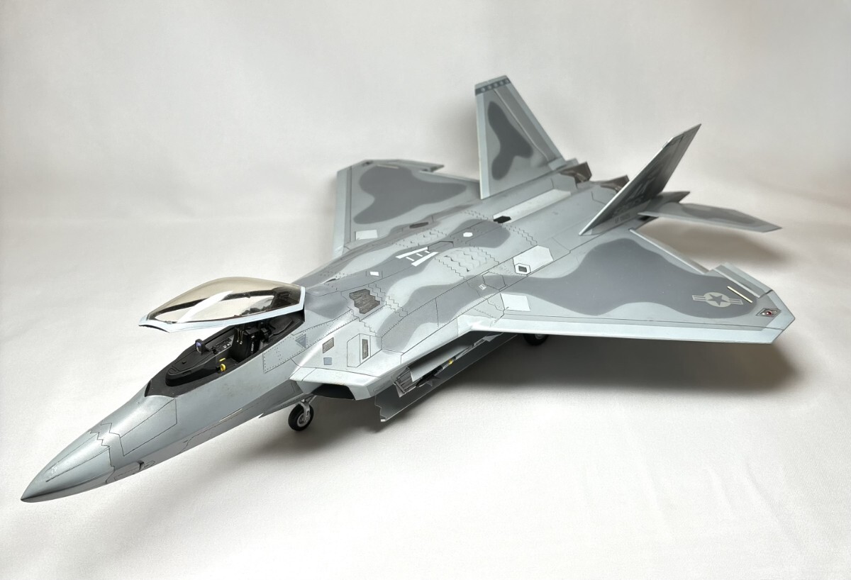 完成品】アカデミー 1/48 アメリカ空軍 制空戦闘機 F-22 ラプター(完成