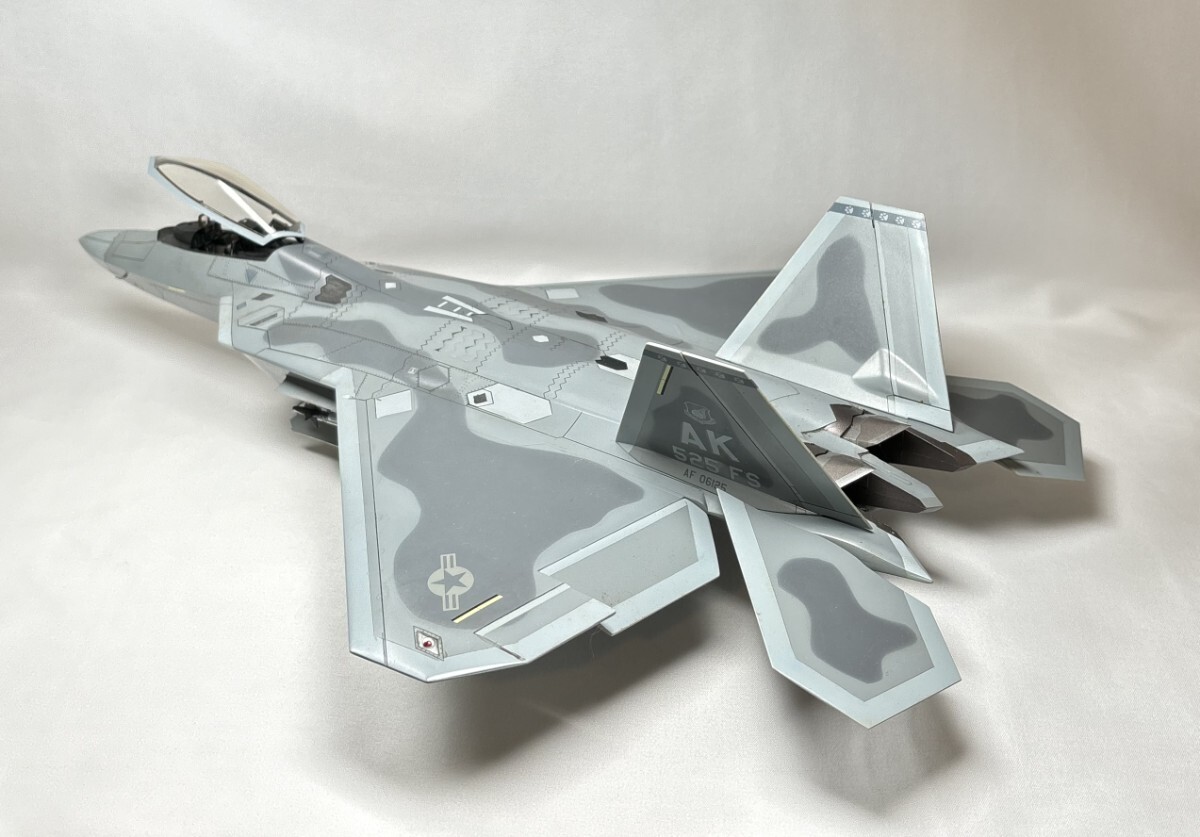 完成品】アカデミー 1/48 アメリカ空軍 制空戦闘機 F-22 ラプター(完成