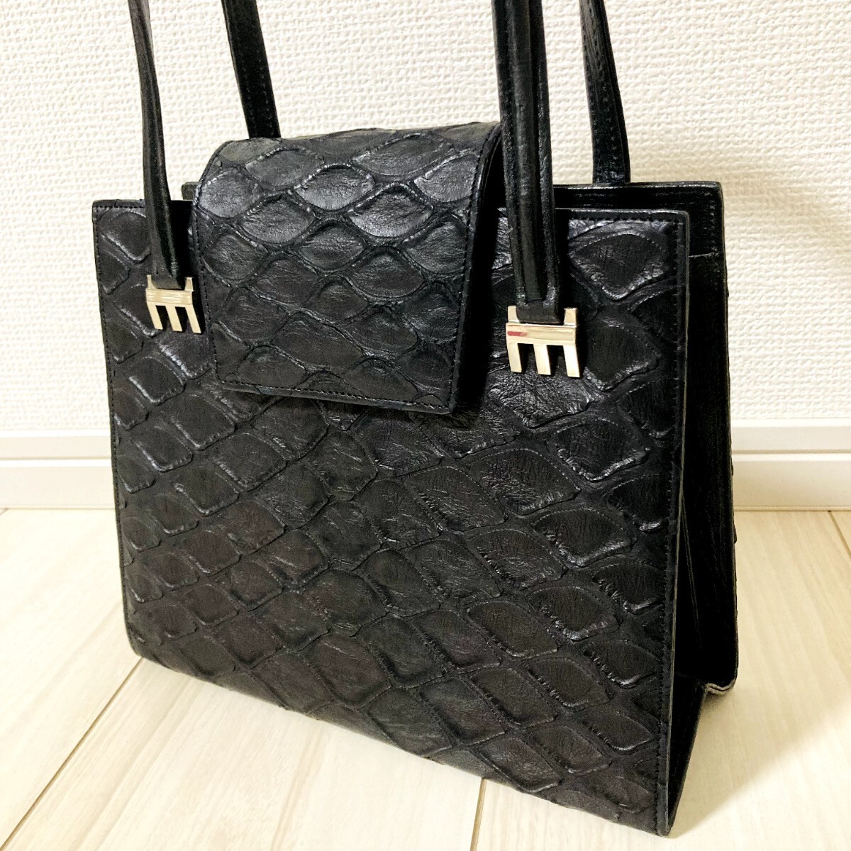 センザンコウ 穿山甲　エキゾチックレザー　ハンド　バッグ　レザーバッグ ☆レア☆ 穿山甲 センザンコウ ハンドバッグ 黒 BK ブラック がま口 幻