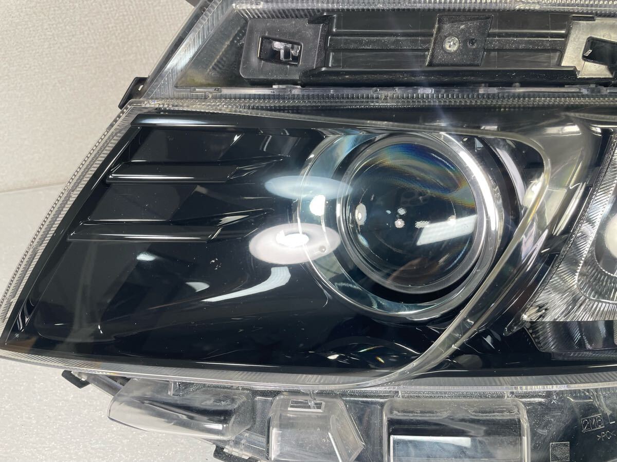 TOYOTA VOXY トヨタ ヴォクシー 前期 ヘッドライト 右 81130-28G01