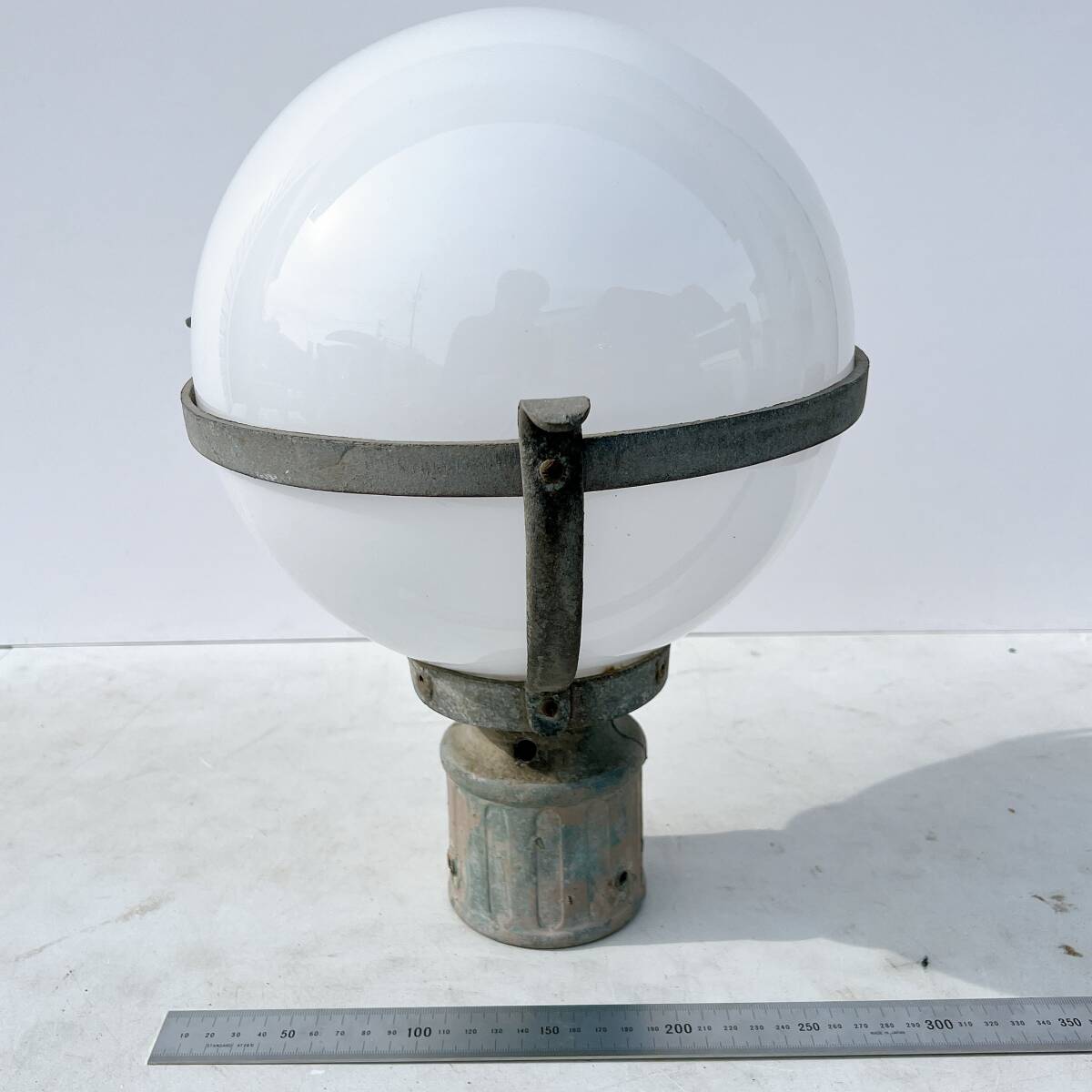 品質保証，得価 古い照明器具 ガラス乳白 門灯 丸型 グローブ笠 銅金具 アンティーク レトロ(照明)｜売買されたオークション情報、yahooの商品情報をアーカイブ公開 - オークファン 照明