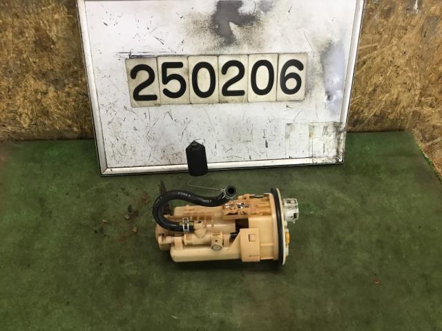 はる② 個人宅発送可】ヴォクシー CBA-AZR65G フューエルポンプ Z煌 4WD 8人