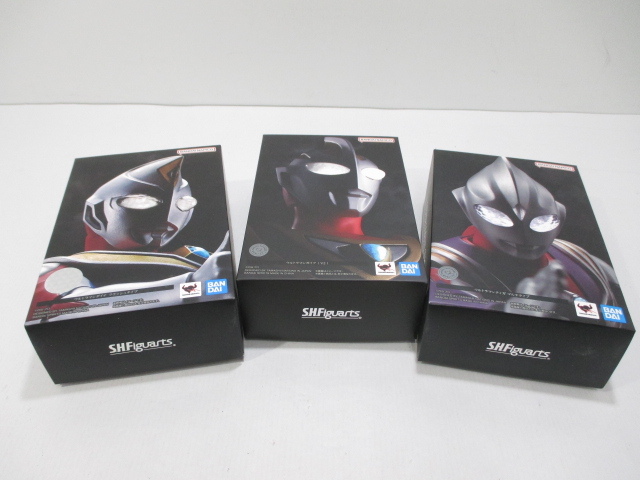 s23564-ty [送料950円] 中古◎S.H.Figuarts 真骨彫 ウルトラマンガイア(V2) ウルトラマンティガ ウルトラマンダイナ [062-250213]_1