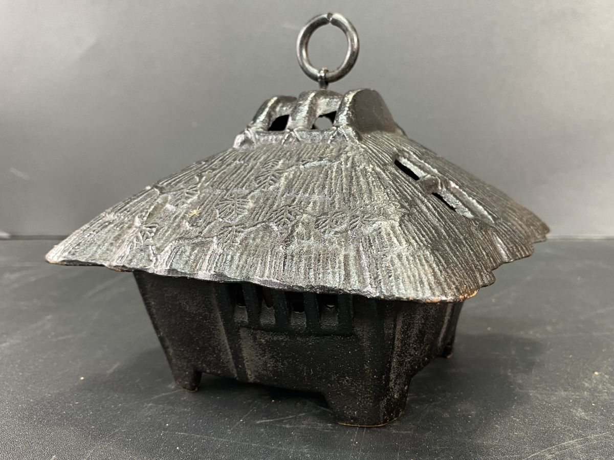 南部鉄器 【風鈴 岩鋳 東家（中）】吊灯籠 砂鉄風鈴釣鐘 意匠登録品