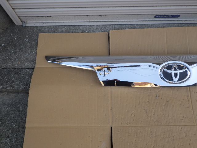 30系●後期●アルファード●バックパネルガーニッシュ●リアゲートガーニッシュ●リアガーニッシュ●純正●76801‐58220●中古品●ALPHARD_3