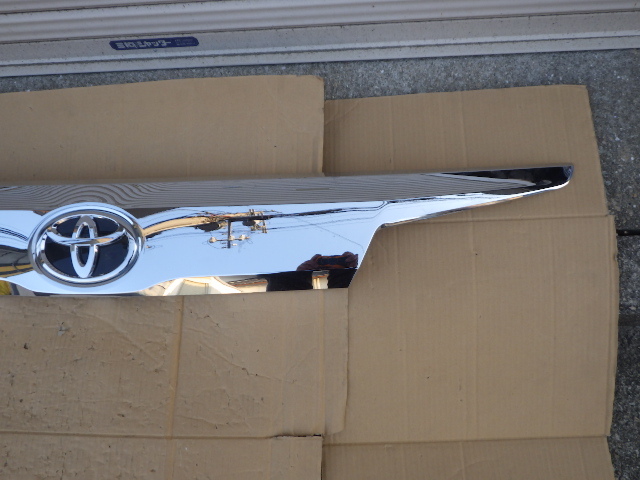 30系●後期●アルファード●バックパネルガーニッシュ●リアゲートガーニッシュ●リアガーニッシュ●純正●76801‐58220●中古品●ALPHARD_5