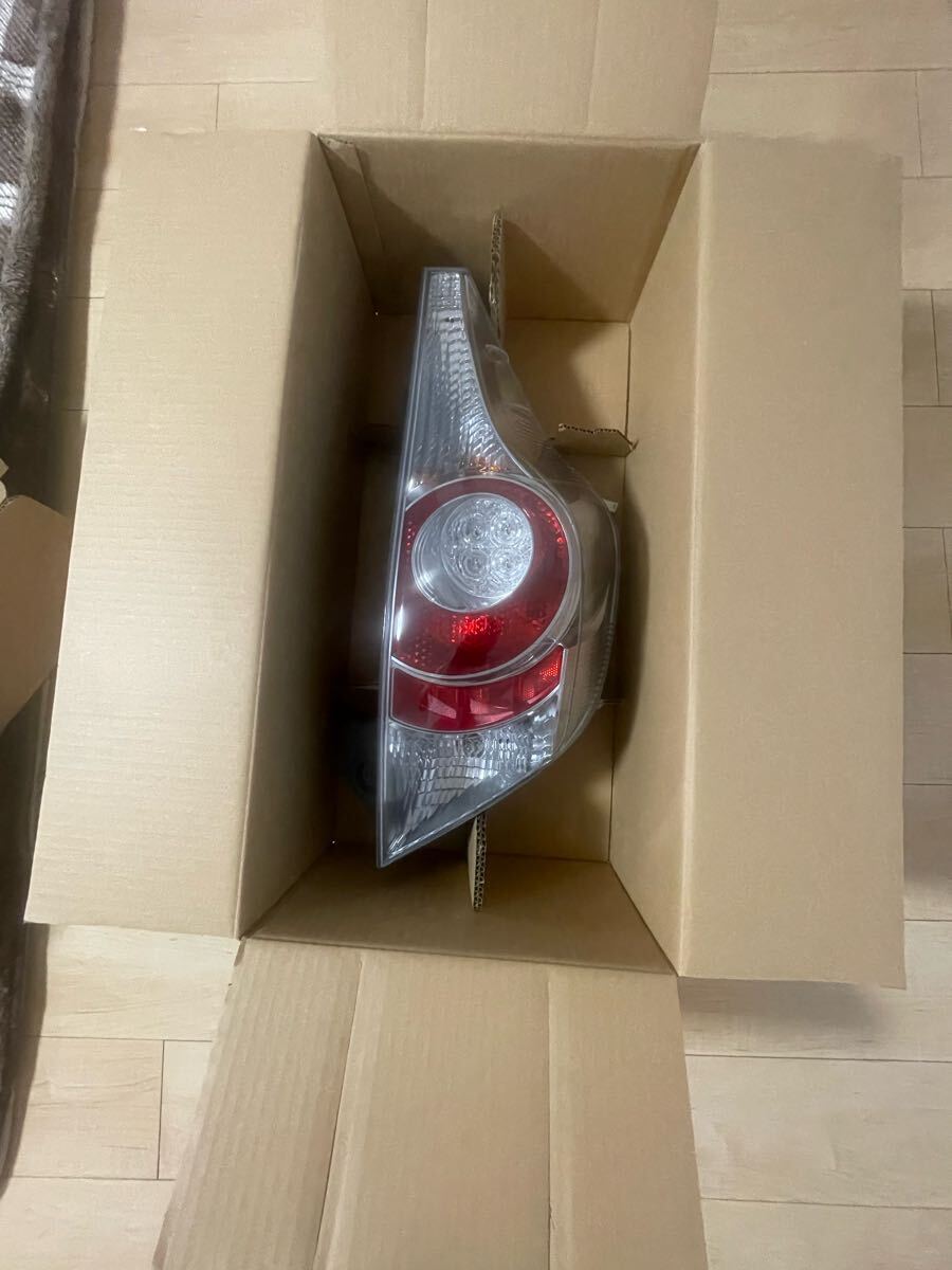 トヨタ純正 NHP10 アクア 前期 テールレンズ テールランプ 右 右側 未使用　新品_1
