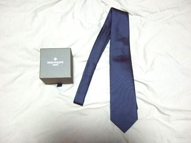 美品　貴重　PATEK　PHILIPPE　ネクタイ　濃紺地に赤い小さなドット柄_1