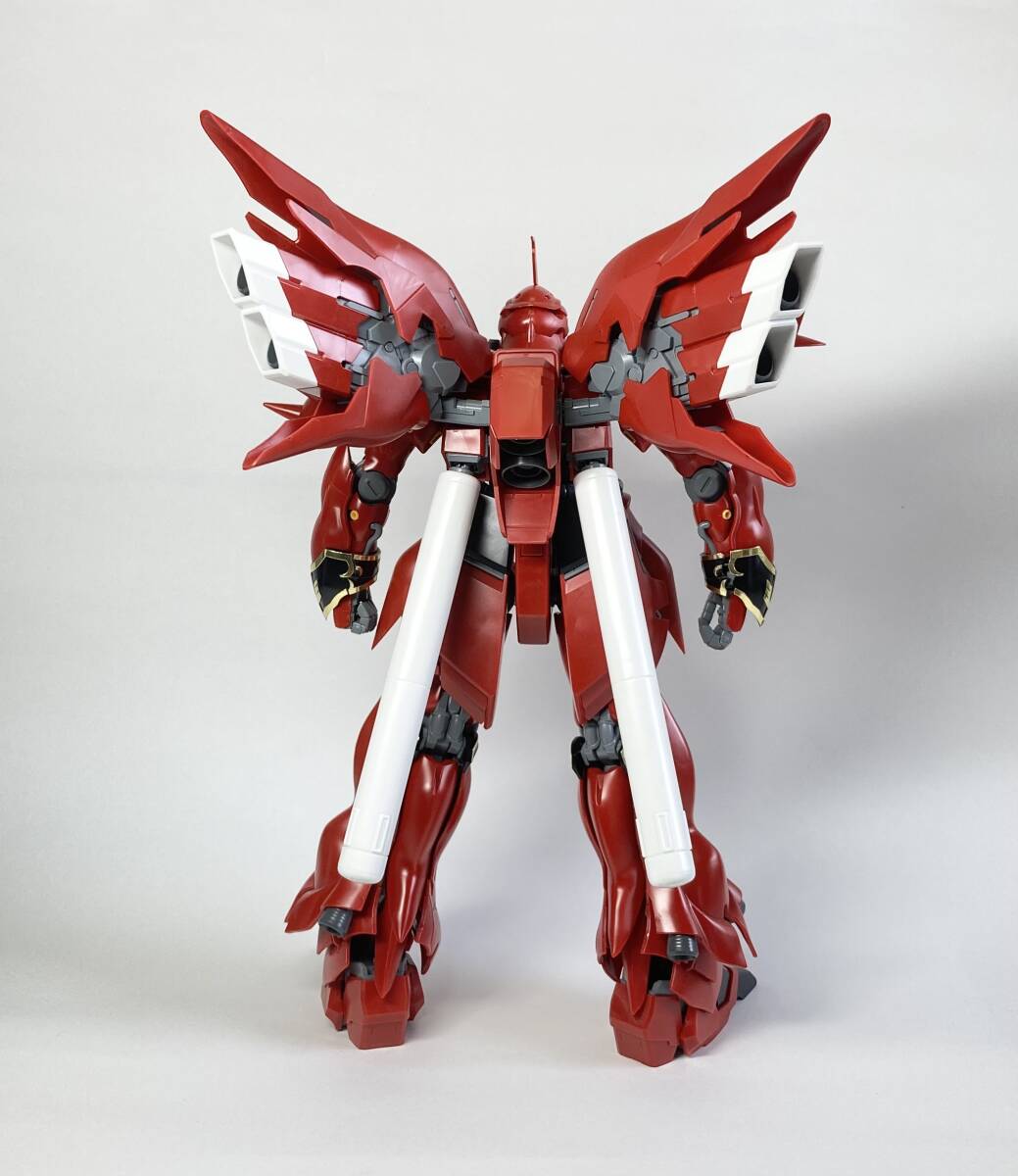 【中古】MG 機動戦士ガンダムUC シナンジュ 1/100スケール 色分け済みプラモデル MG 1/100 シナンジュVer.Ka 機動戦士ガンダムUC ガンプラ 素組