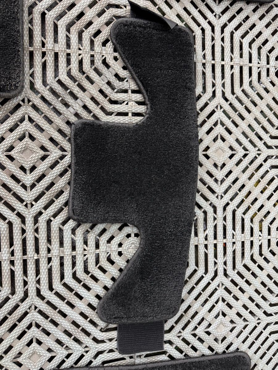 Eクラス ステーションワゴン用 S213 純正AMG フロアマット（ベンツ E220d） Mercedes-Benz 右ハンドル車用_5