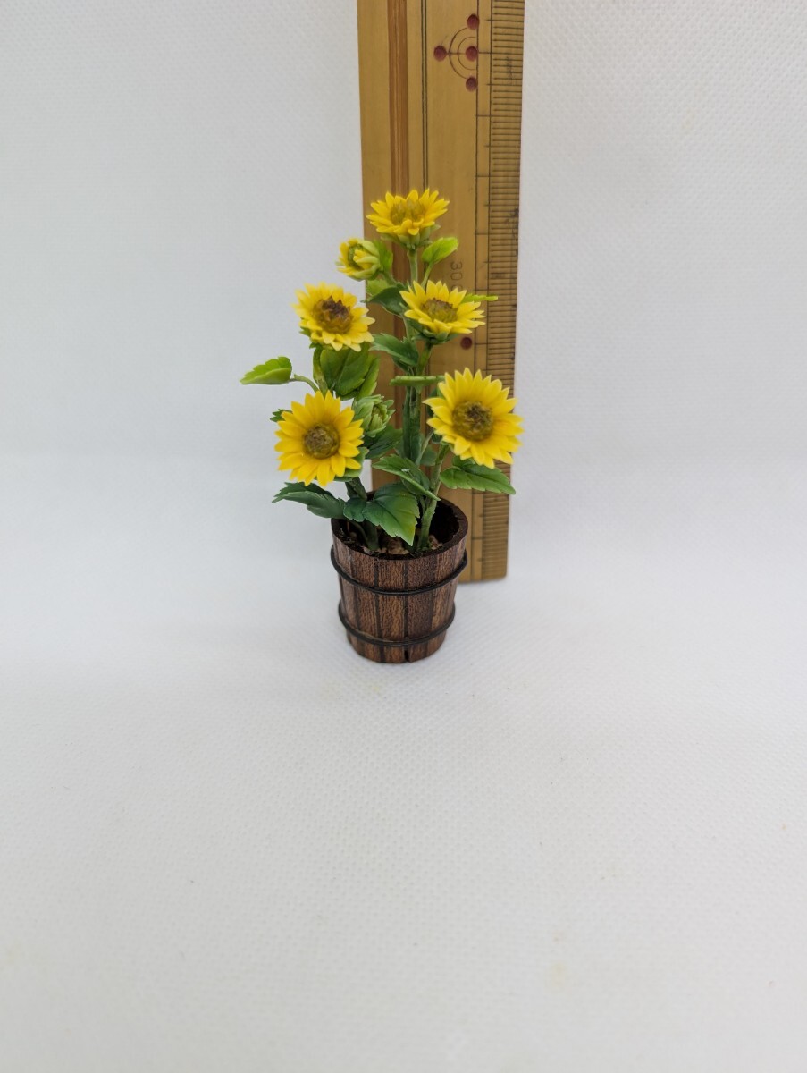 pop…ドールハウスお庭に、樹脂粘土ヒマワリmini handmadeプランターも手作りclayflowerシルバニアさん、リカちゃんエントランスに_5