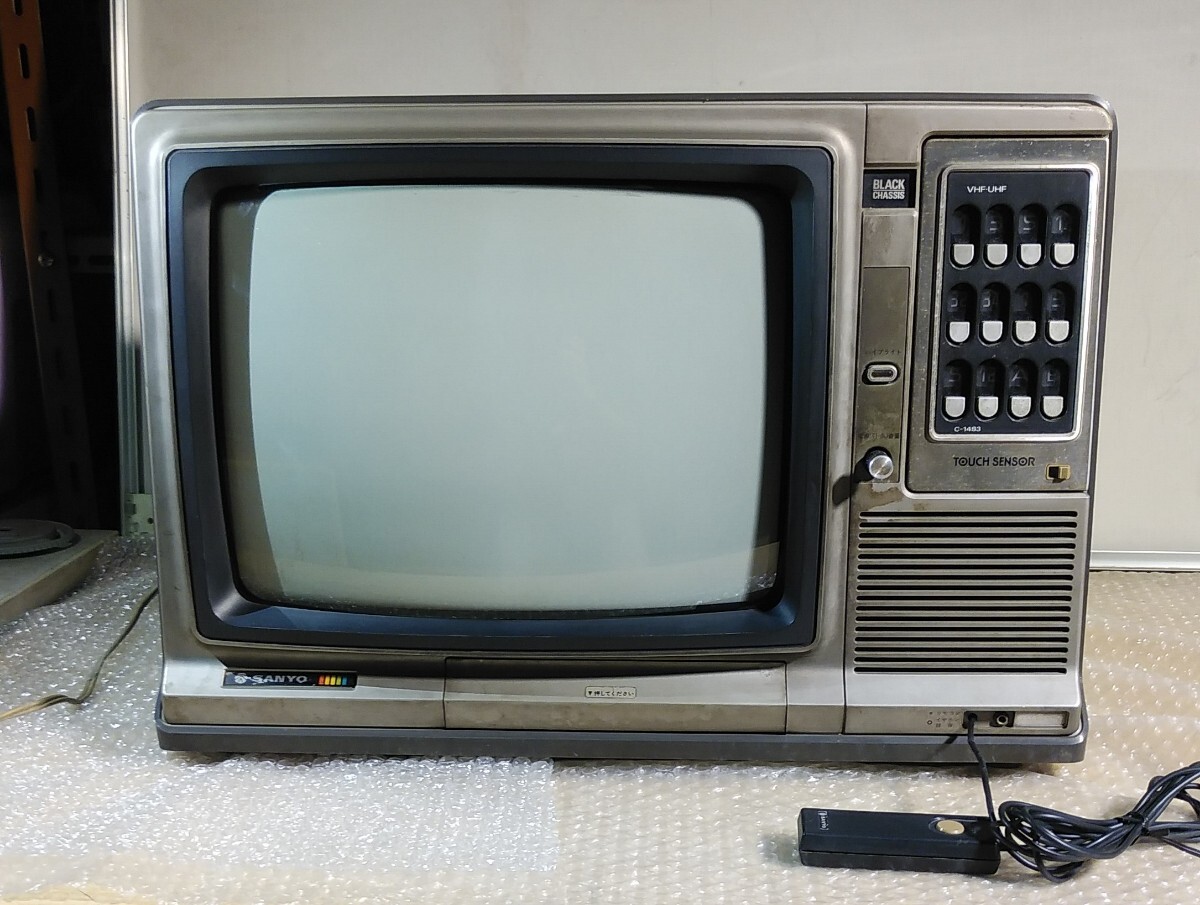 SANYO　モデルT5100 77年製TV UHF VHF Sanyo TPM 2100 Mini TV VHF/UHF AM/FM Radio Portable With Case NOT