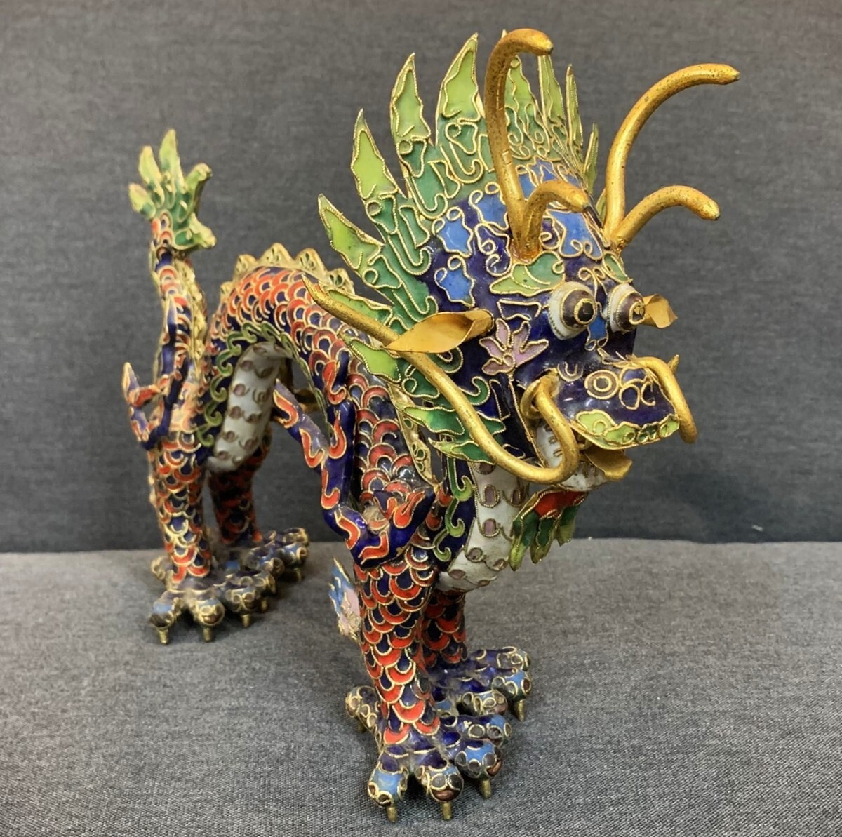 繁栄を呼ぶ龍 景泰藍 龍 七宝 真鍮板 極彩色 ドラゴン 中国 中華 インテリア カラフル 縁起物 工芸品 置物 開運 風水 現状品 ...