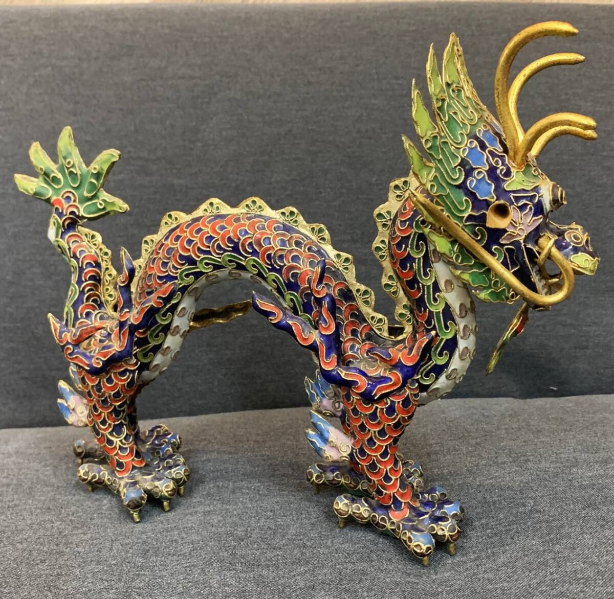 繁栄を呼ぶ龍 景泰藍 龍 七宝 真鍮板 極彩色 ドラゴン 中国 中華 インテリア カラフル 縁起物 工芸品 置物 開運 風水 現状品 ...