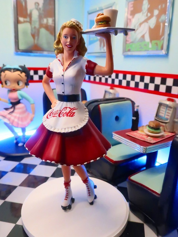 コカコーラ・1950s ウェートレス フィギュア・ダイナー＆ プレート,限定生産 激レア 1950s アメリカンダイナー ウェートレス ローラースケート