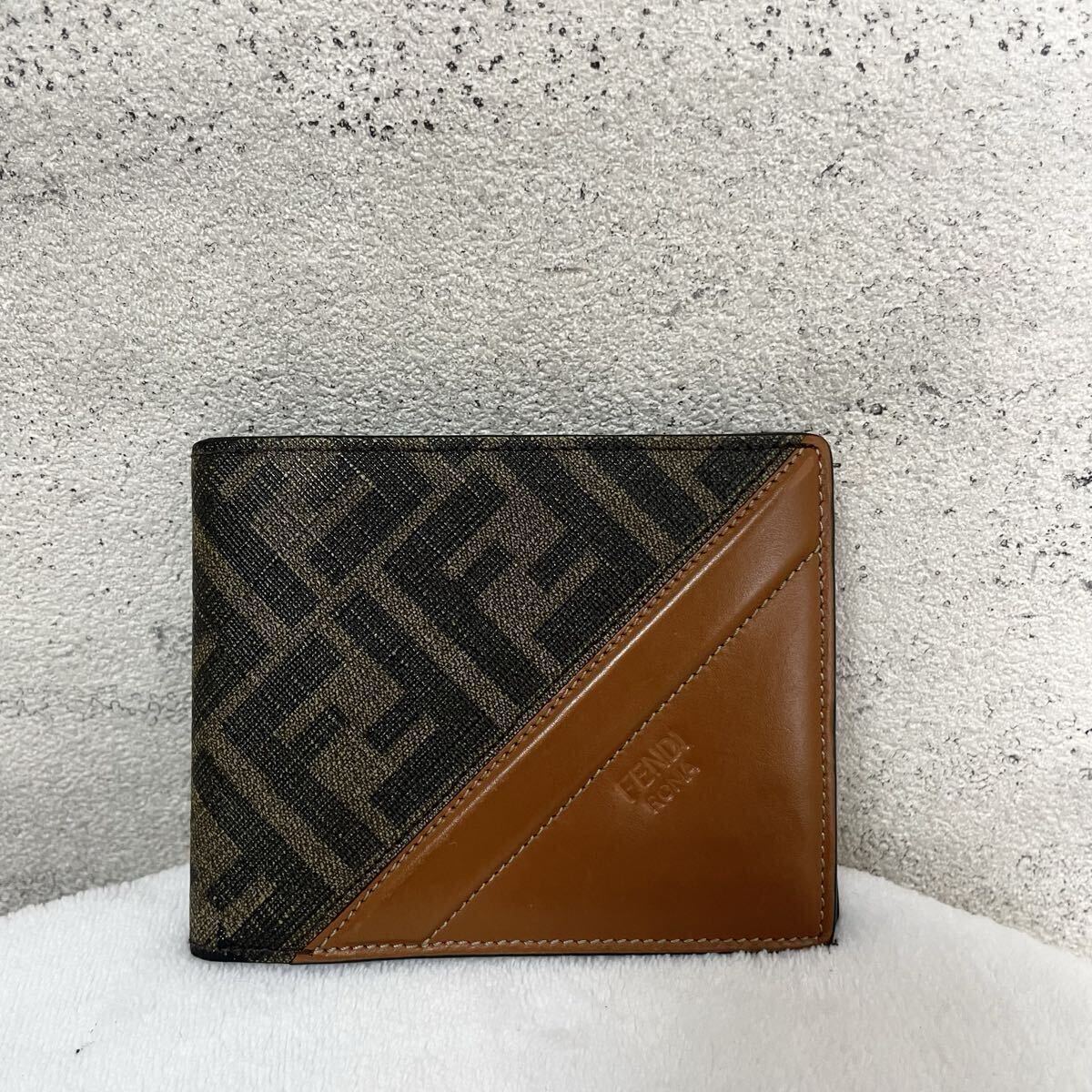贅沢品の極みFENDI 【贅沢品の極み】FENDI フェンディ 折財布 カード 