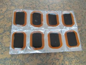 (^－^)　〒110円　パンク修理パッチ　M　4枚 【千葉市引取OK・パパチャリ】