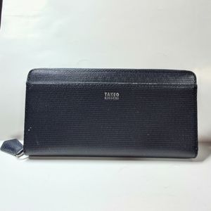 格安 中古 タケオキクチ ラウンドファスナー長財布 紺 中古品 傷有り 使用感有り 写真確