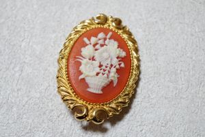 バーバリー ブローチの値段と価格推移は？｜17件の売買データから