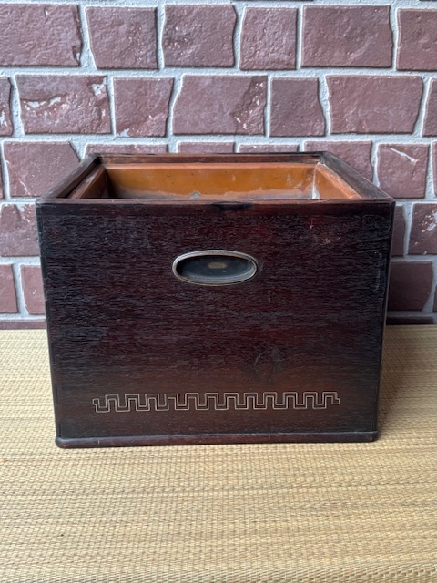 【美品】時代家具 角火鉢 銅板落とし 灰付き 唐木 紫檀調 昭和レトロ 骨董 時代火道具 唐木 木製四方火鉢 紫檀瓶掛 角火鉢 銅おとし付き 象嵌細工
