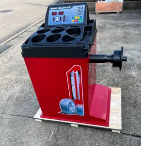 新品 1年保証 ホイールバランサー　100V　位置照準レーザー器付　 タイヤ　ホイール　26