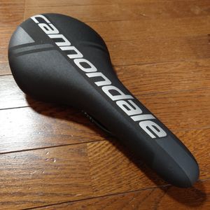 美品 キャノンデール純正サドル ロードバイク クロスバイク MTB cannondale CAADやSUPER