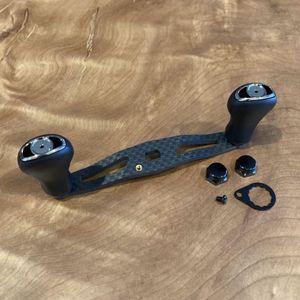 ベイトリール カーボンハンドル ゴム素材 軸間95mm 黒 右巻左巻兼用 ダイワ/アブガルシア