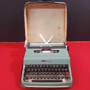 オリベッティタイプライターの値段と価格推移は？｜17件の売買データ