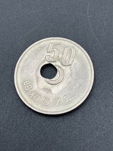 穴ズレの値段と価格推移は？｜71件の売買データから穴ズレの価値が