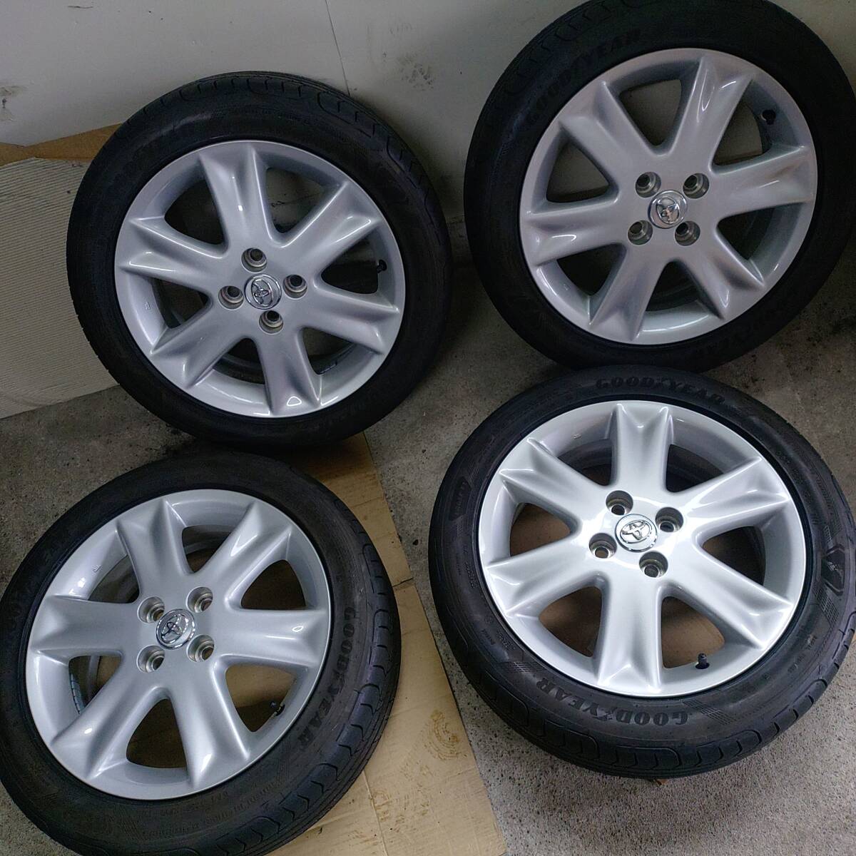 アクア 純正 195/50R16の値段と価格推移は？｜5件の売買データから