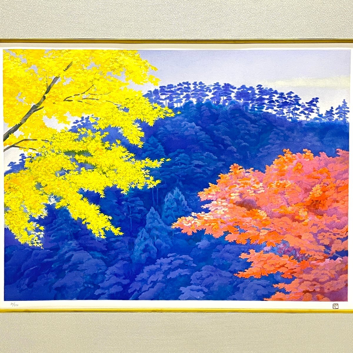 k0919 真作保証 リトグラフ 東山魁夷「秋彩」30/350 紅葉 額縁 同梱