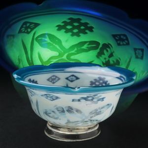 ウランガラスの値段と価格推移は？｜706件の売買データからウラン
