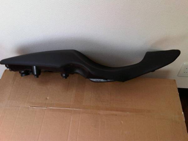 BMW F800S/ST用　純正エクストラ・ロー・シート　新古品_1