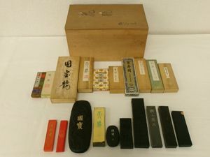 乾隆年製 墨のYahoo!オークション(旧ヤフオク!)の相場・価格を見る