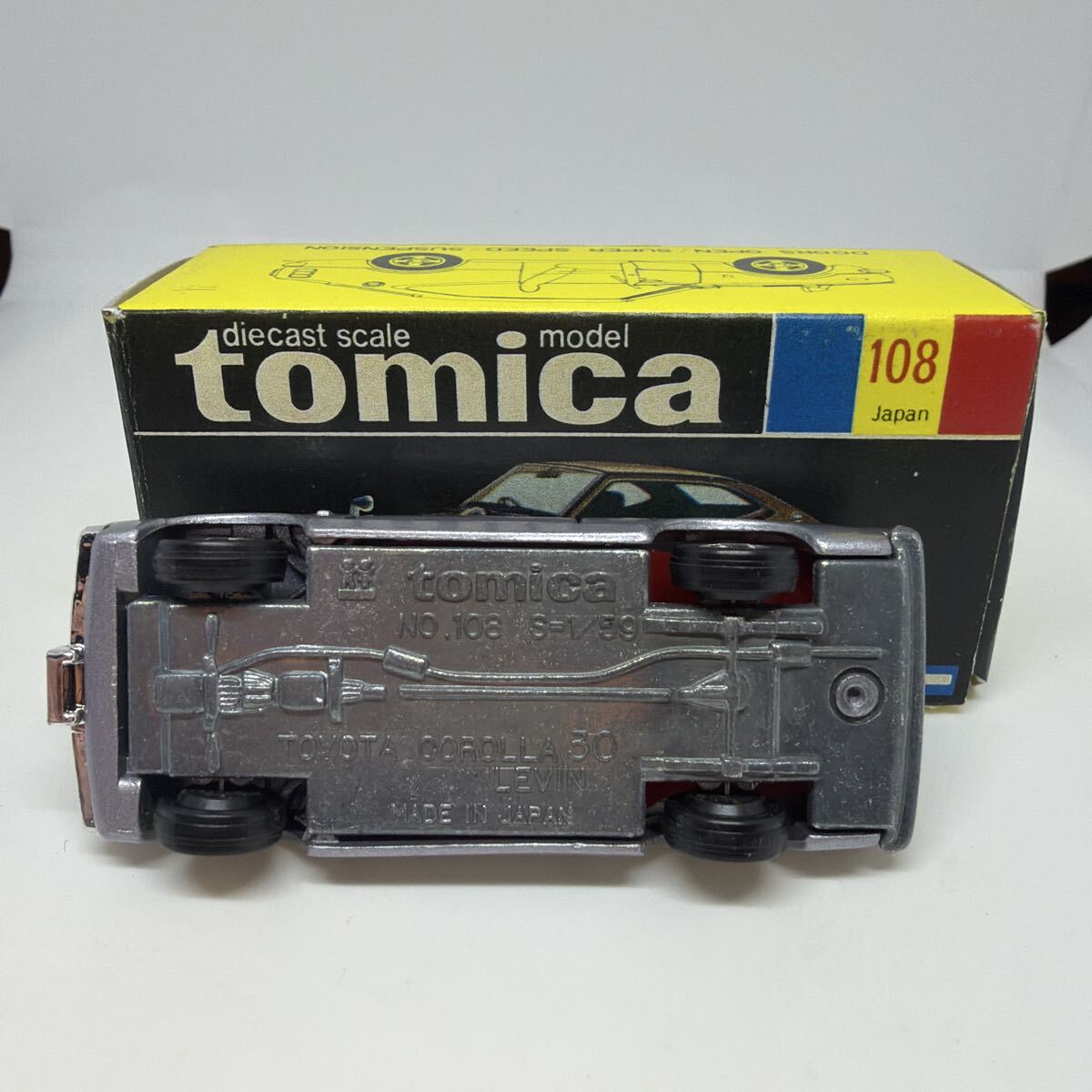 トミカ 日本製 黒箱 108 トヨタ カローラ 30 レビン 当時物 絶版