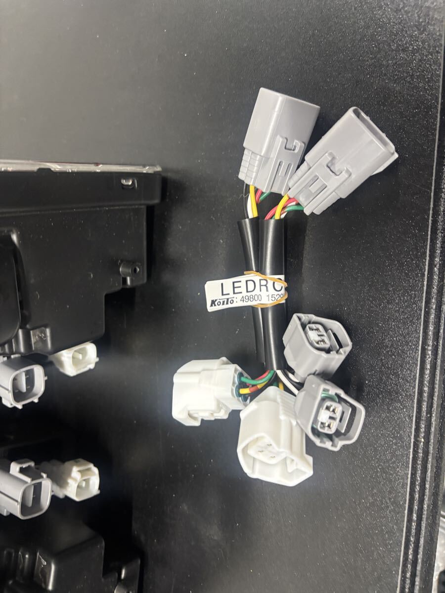 KOITO スタンレー 小糸 トラック用 2連タイプ フルLEDテールランプ