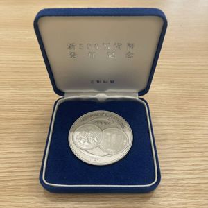 新500円貨幣発行記念メダルの値段と価格推移は？｜6件の売買データから