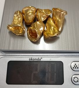 ま*き様 歯医者解体現場にて 金歯？材質不明 詳細不明 金属 材料 20g 金歯のYahoo!オークション(旧ヤフオク!)の相場・価格を見る｜Yahoo