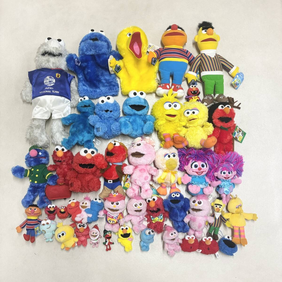 usj エルモ ぬいぐるみの値段と価格推移は？｜9件の売買データからusj