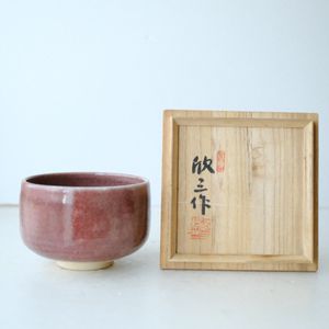 天神窯 紫欣釉茶碗 岡本欣三 作 茶道具 箱有 共布有 藤紫色 希少 天神窯 紫欣釉茶碗 岡本欣三 作 茶道具 箱有 共布有 藤