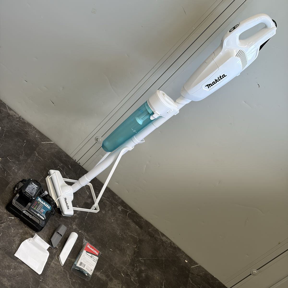 1円～(^^)/沖縄・離島は発送不可 中古動作品 マキタ makita 40Vmax