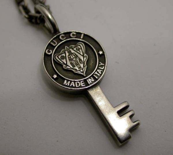 Gucci グッチ 鍵モチーフ ネックレス 保存袋 箱付 北海道 札幌 ネックレス ペンダント チョーカー 売買されたオークション情報 Yahooの商品情報をアーカイブ公開 オークファン Aucfan Com